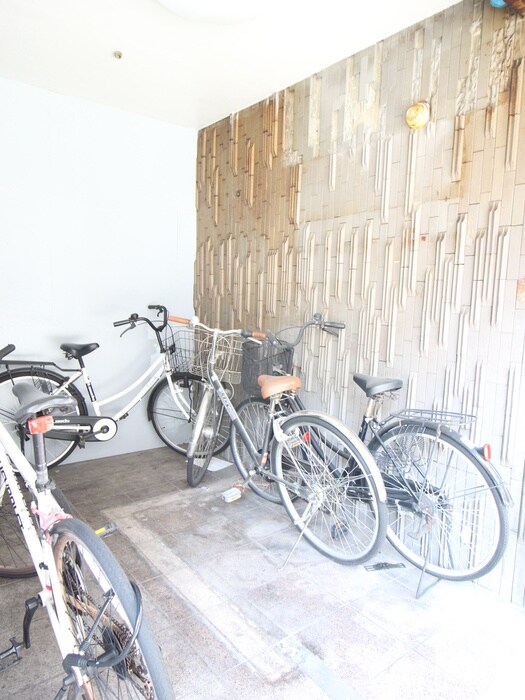 物件外観写真5　(駐輪場)