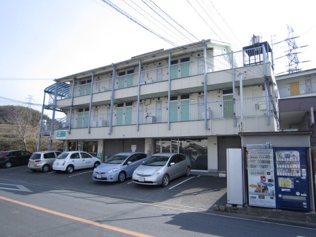 物件外観写真3　(駐車場)