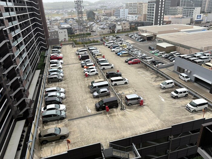 物件外観写真6　(駐車場)