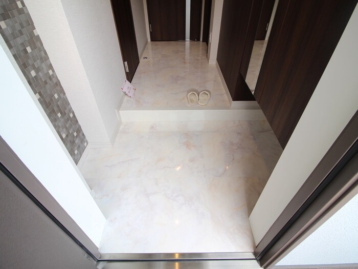 物件内観写真7　(玄関)