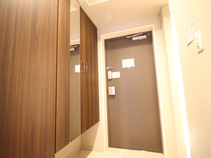 物件内観写真9　(玄関)