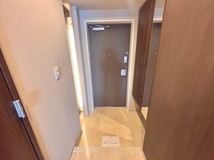 物件内観写真12　(玄関)