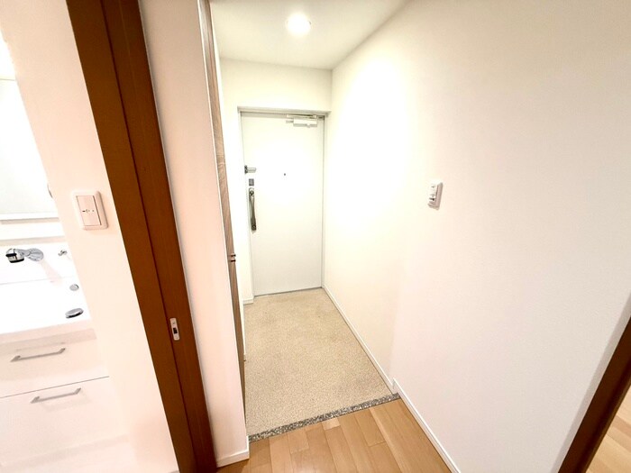 物件内観写真7　(玄関)