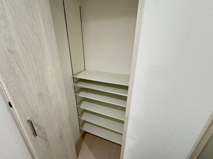 物件内観写真18　(靴箱)