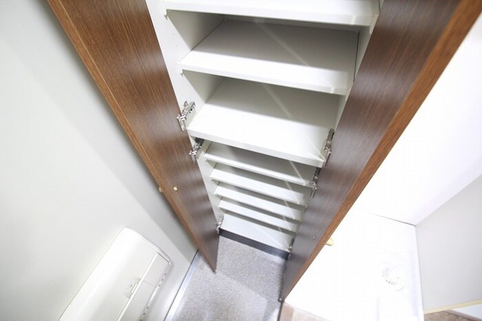 物件内観写真8　(靴箱)