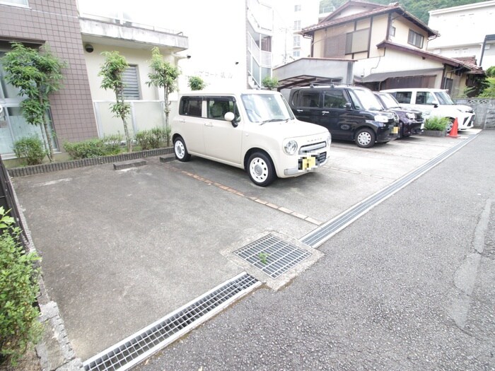 物件外観写真2　(駐車場)