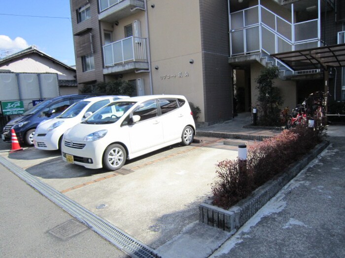 物件外観写真3　(駐車場)