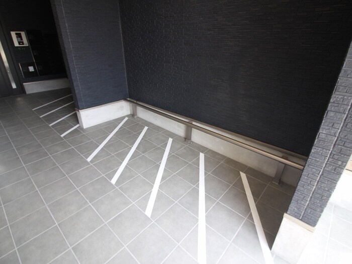 物件外観写真2　(駐輪場)