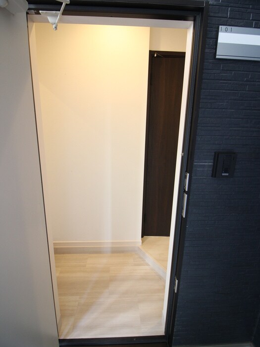 物件内観写真7　(玄関)