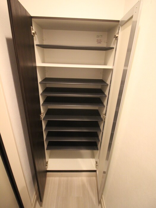 物件内観写真8　(靴箱)