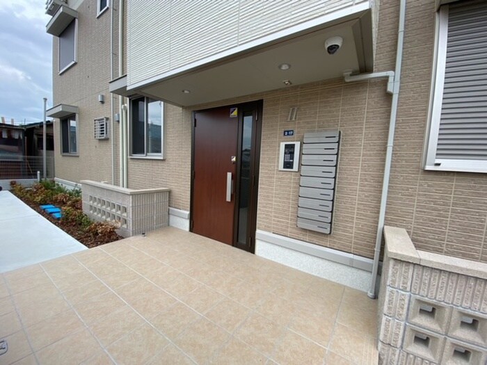 物件外観写真3　(エントランス部分)