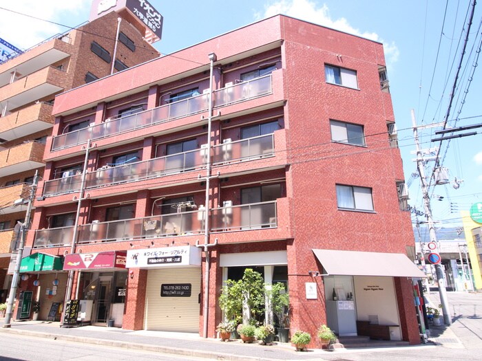 物件外観写真5　(エントランス部分)