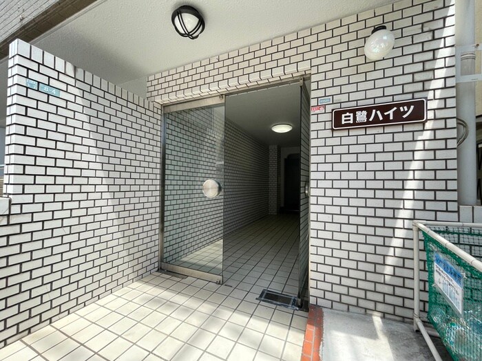 物件外観写真3　(エントランス部分)