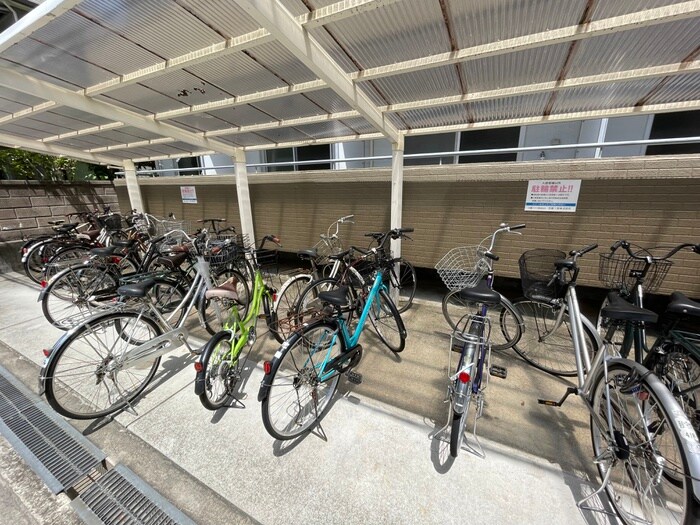 物件外観写真4　(駐輪場)