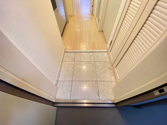 物件内観写真7　(玄関)