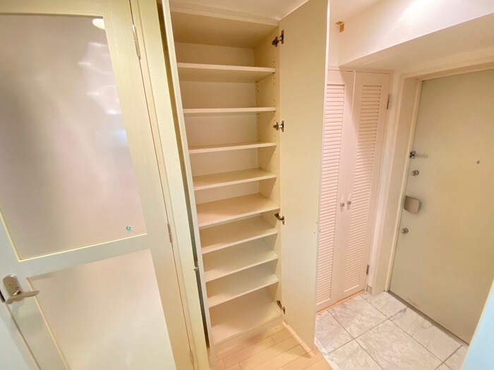 物件内観写真8　(靴箱)