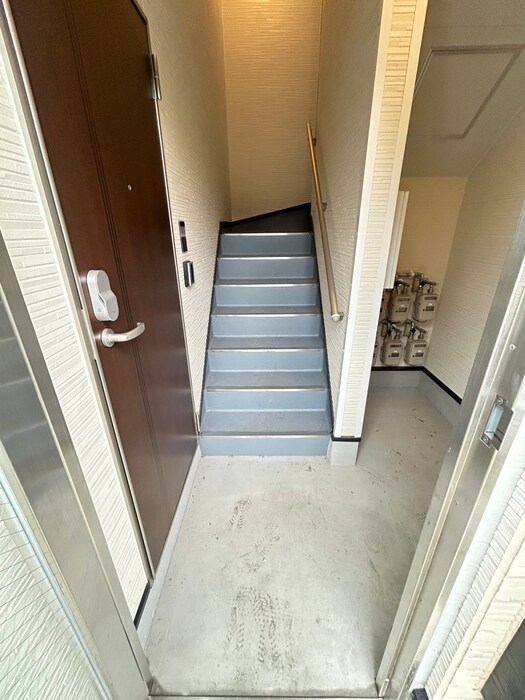 物件外観写真5　(エントランス部分)