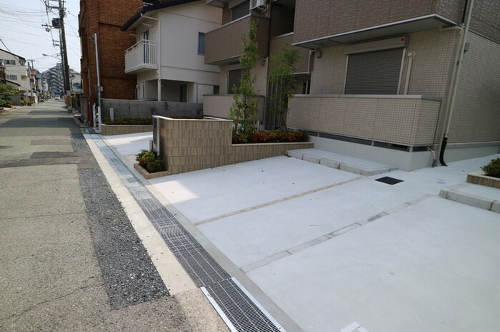 物件外観写真2　(駐車場)