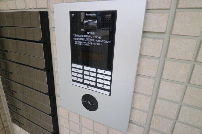 物件外観写真4　(エントランス部分)