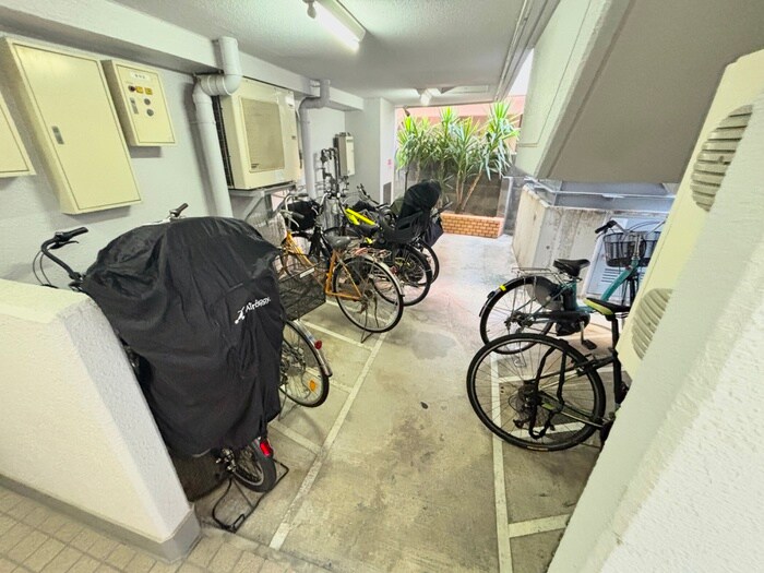 物件外観写真3　(駐輪場)
