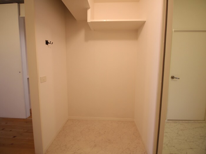 物件内観写真16　(収納)