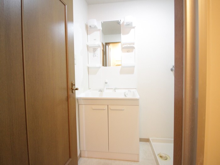 物件内観写真14　(洗濯機置場)