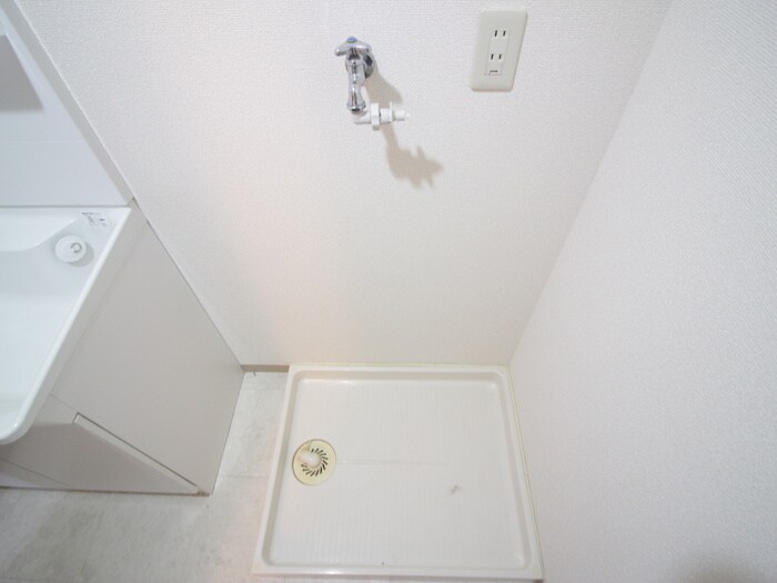 物件内観写真15　(洗濯機置場)