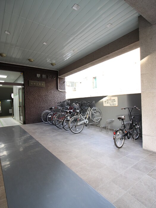 物件外観写真3　(駐輪場)