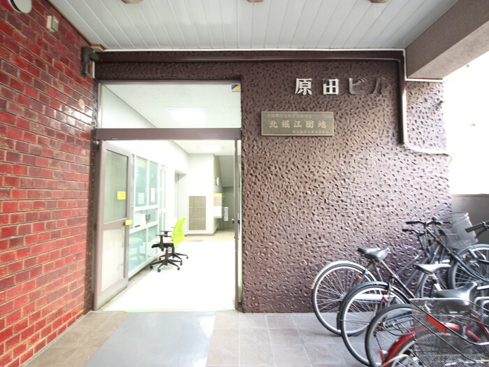 物件外観写真4　(エントランス部分)