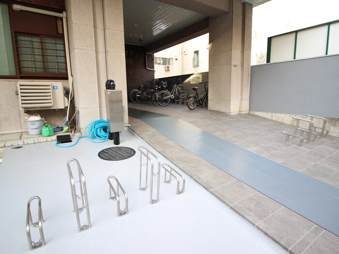 物件外観写真5　(駐輪場)