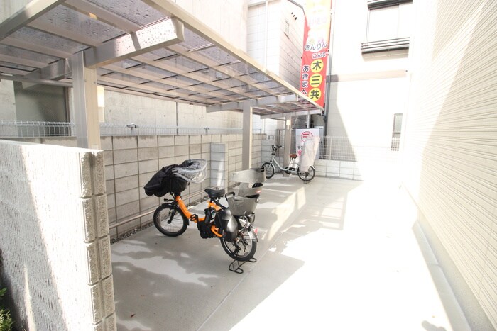 物件外観写真3　(駐輪場)