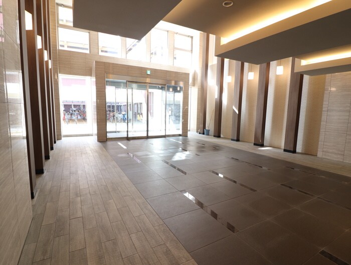 物件外観写真2　(エントランス部分)