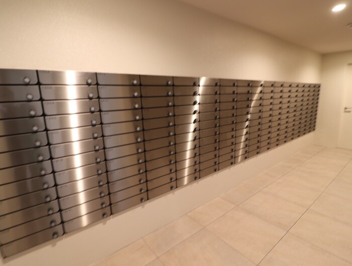 物件外観写真6　(エントランス部分)