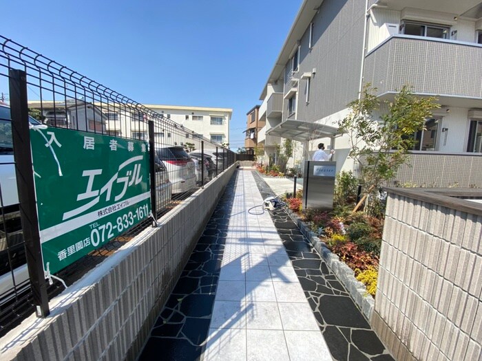 物件外観写真4　(エントランス部分)