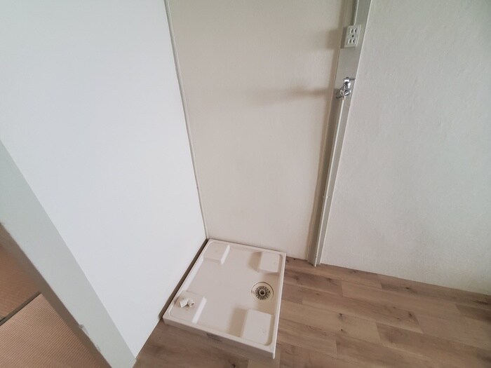 物件内観写真10　(洗濯機置場)