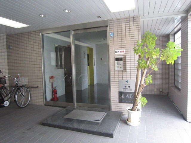 物件外観写真2　(エントランス部分)