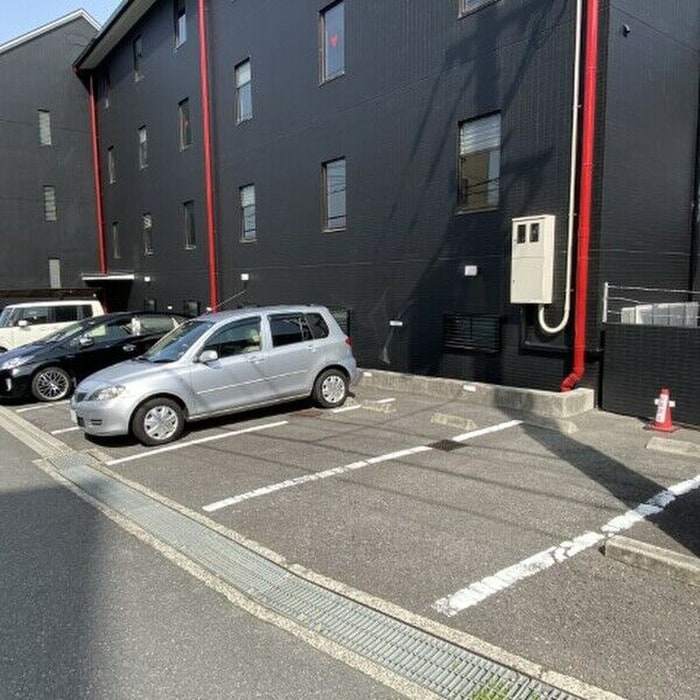 物件外観写真5　(駐車場)