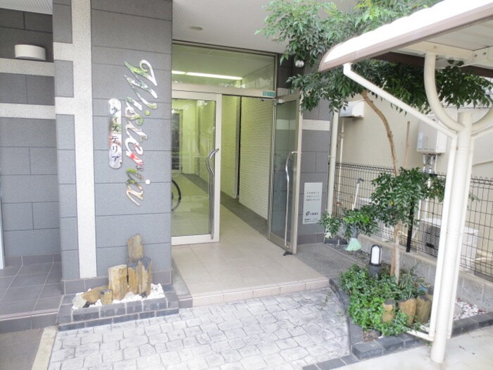 物件外観写真2　(エントランス部分)