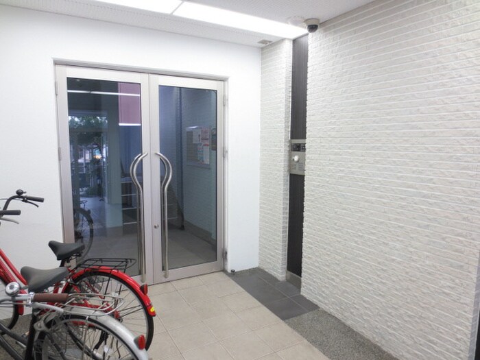 物件外観写真3　(エントランス部分)