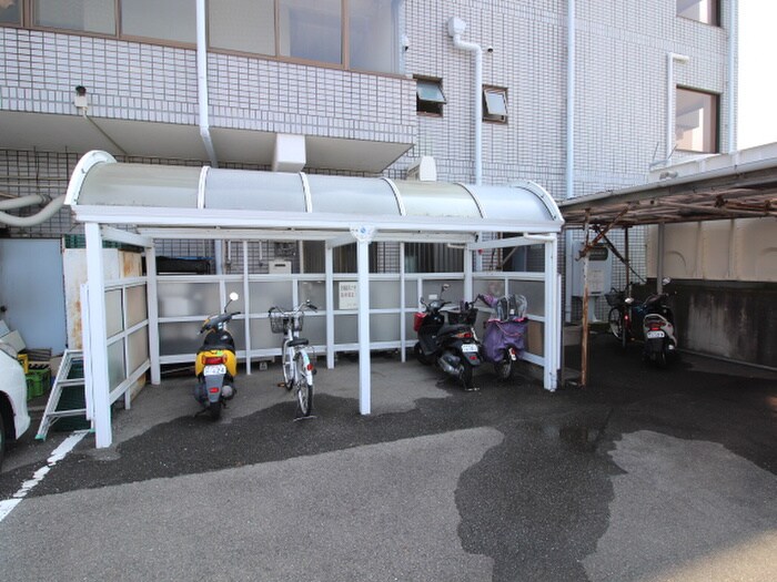 物件外観写真5　(駐輪場)
