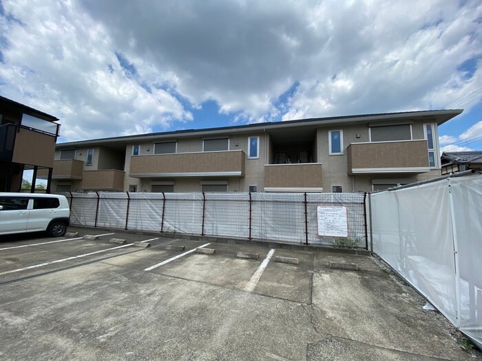 物件外観写真4　(駐車場)
