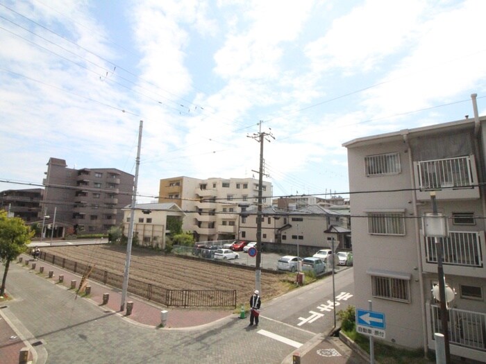 物件内観写真17　(室内からの展望)