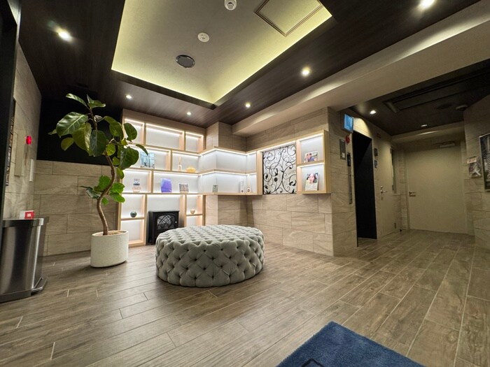 物件外観写真5　(エントランス部分)