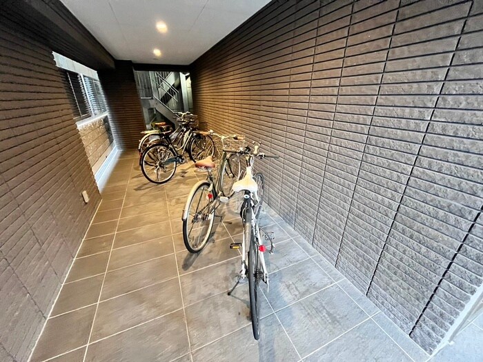 物件外観写真4　(駐輪場)