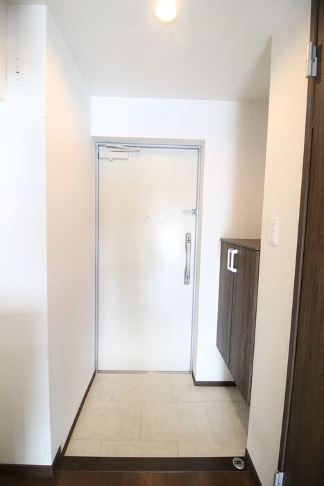 物件内観写真13　(玄関)