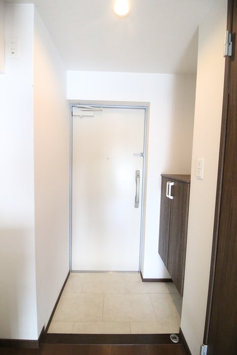 物件内観写真13　(玄関)