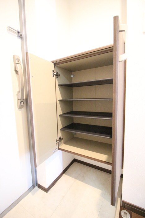 物件内観写真14　(靴箱)