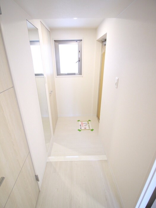 物件内観写真7　(玄関)