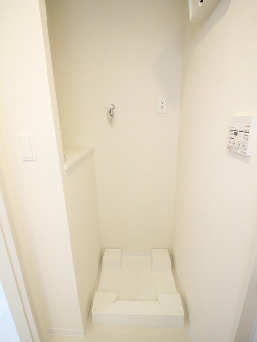 物件内観写真12　(洗濯機置場)