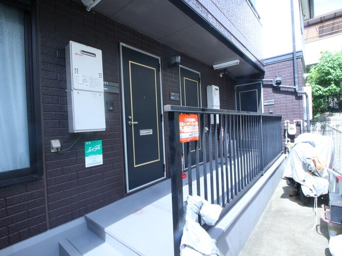 物件外観写真3　(エントランス部分)